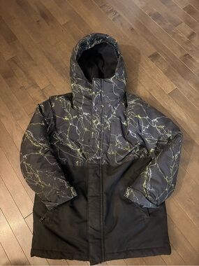 BOYS 7/8 Black Hooded Winter Coat with Grey & Lime Marble Print